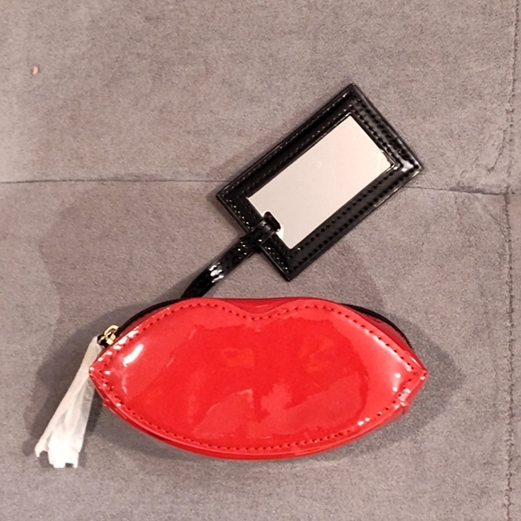 NWT YSL LIP 💋 SHAPE ZIPPERED POUCH WITH MIRROR - Picture 9 of 16